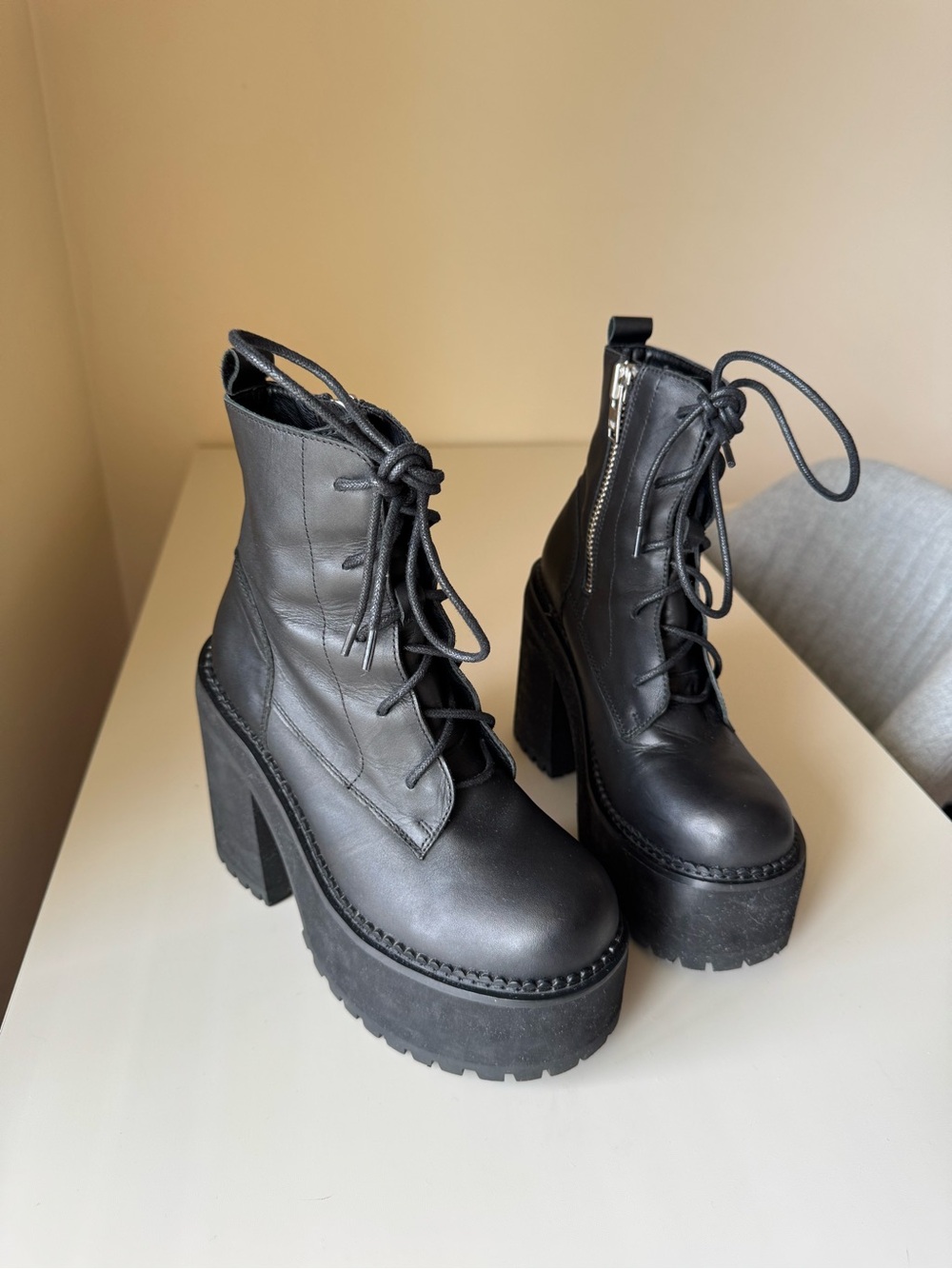 UNIF Choke Boot - US 7 - Black lace-up chunky platform heel boot - Picture 3 of 10